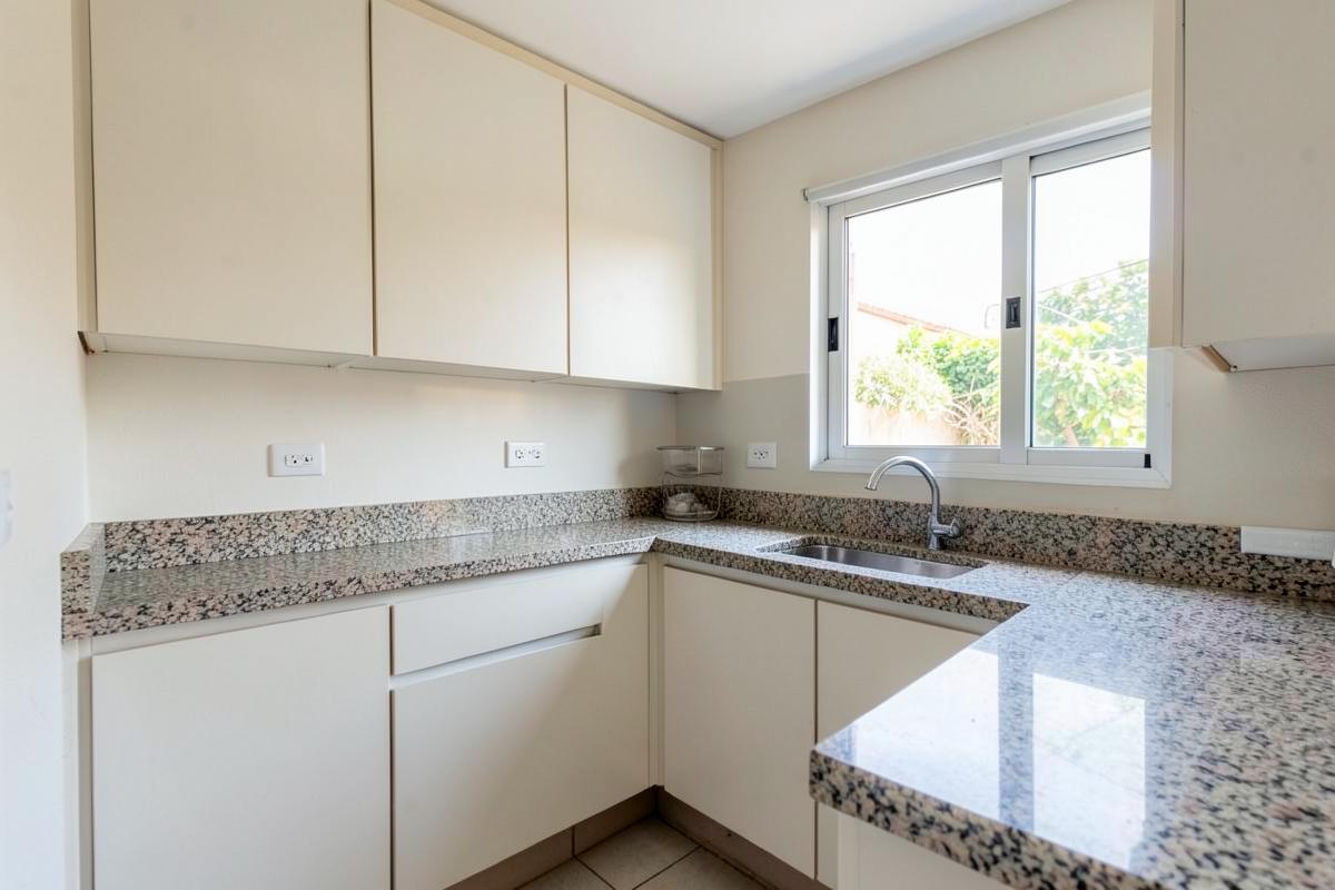 Cozinha com armários planejados da casa